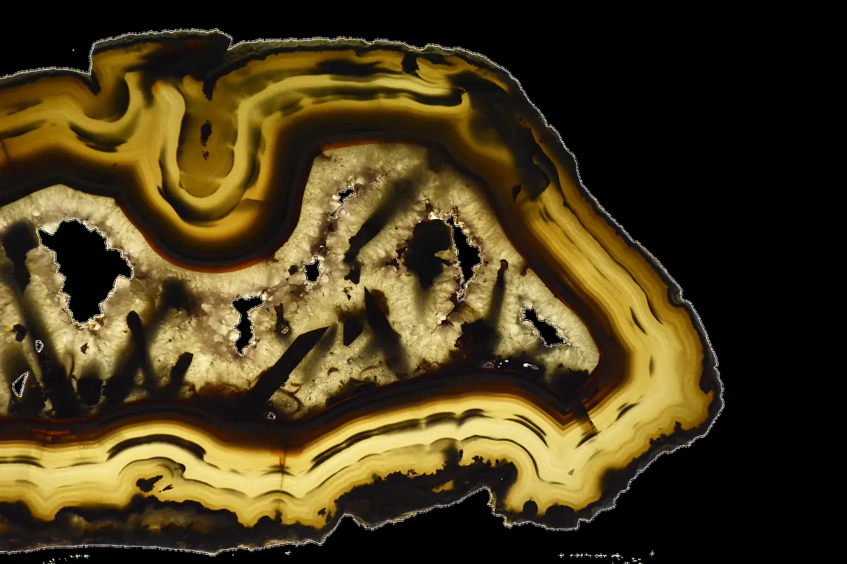 Onyx vs Obsidian: What's the Difference and Which Gemstone Suits You?